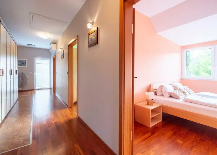 Apple Garden **** アパート ブレッド