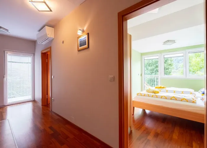 Apple Garden **** アパート *