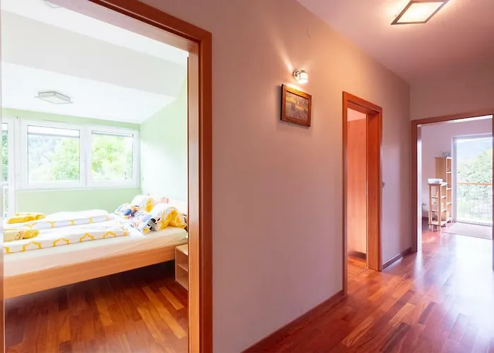 アパート Apple Garden **** ブレッド